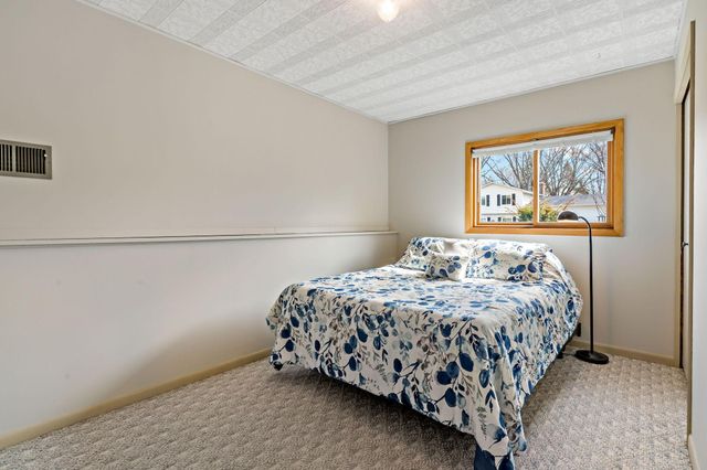 10408 Zinran Avenue S, Bloomington, MN 55438