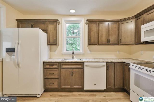1861 E EMMAUS AVE, Allentown, PA 18103