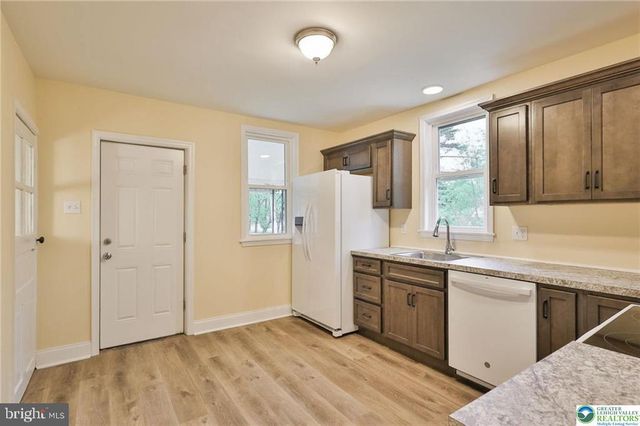 1861 E EMMAUS AVE, Allentown, PA 18103