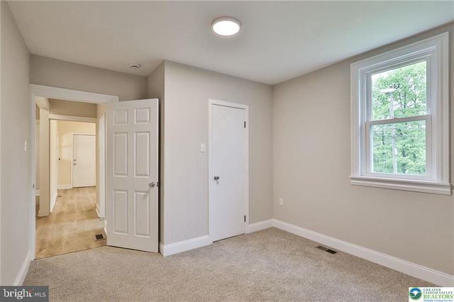 1861 E EMMAUS AVE, Allentown, PA 18103