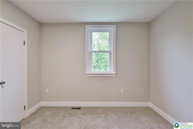 1861 E EMMAUS AVE, Allentown, PA 18103