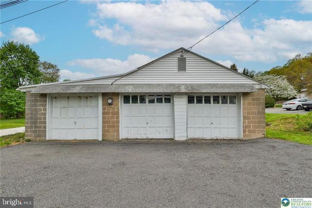 1861 E EMMAUS AVE, Allentown, PA 18103