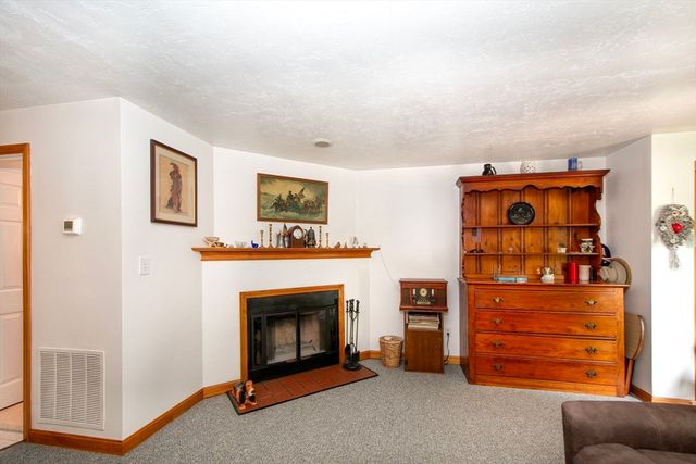 20 Cleverly St A4, Abington, MA 02351