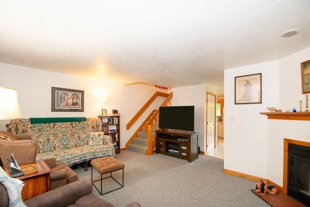 20 Cleverly St A4, Abington, MA 02351