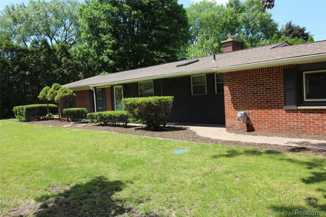 1239 Ashover Drive, Bloomfield Charter Township, MI 48304