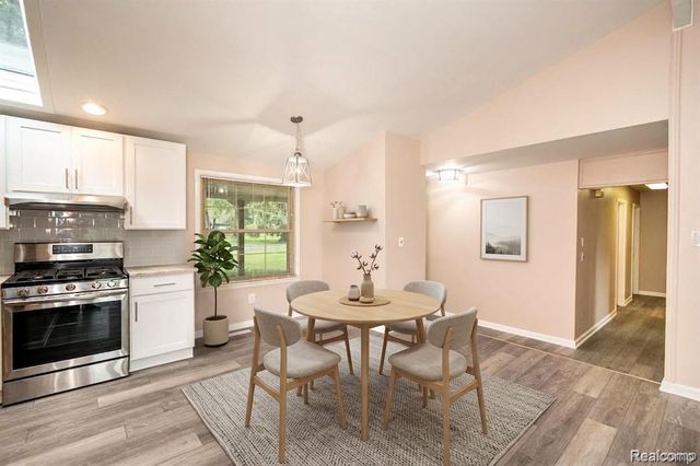1239 Ashover Drive, Bloomfield Charter Township, MI 48304