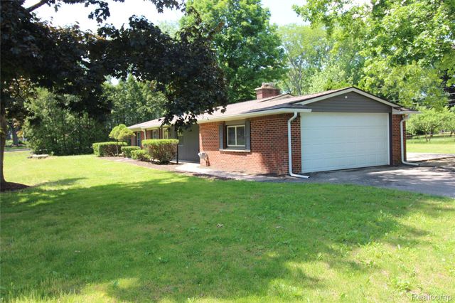 1239 Ashover Drive, Bloomfield Charter Township, MI 48304