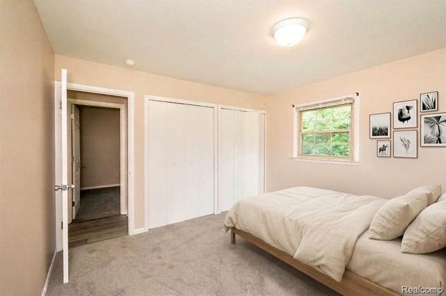1239 Ashover Drive, Bloomfield Charter Township, MI 48304