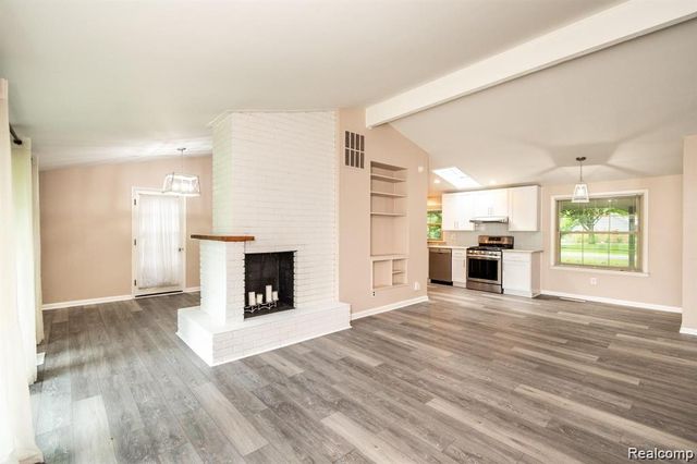 1239 Ashover Drive, Bloomfield Charter Township, MI 48304