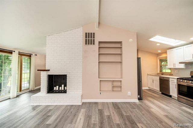 1239 Ashover Drive, Bloomfield Charter Township, MI 48304