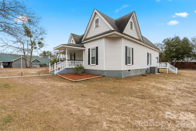 207 Oak Avenue, Hamlet, NC 28345