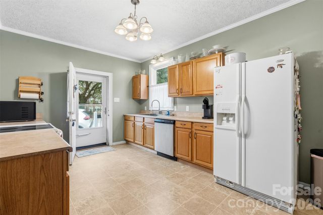 207 Oak Avenue, Hamlet, NC 28345
