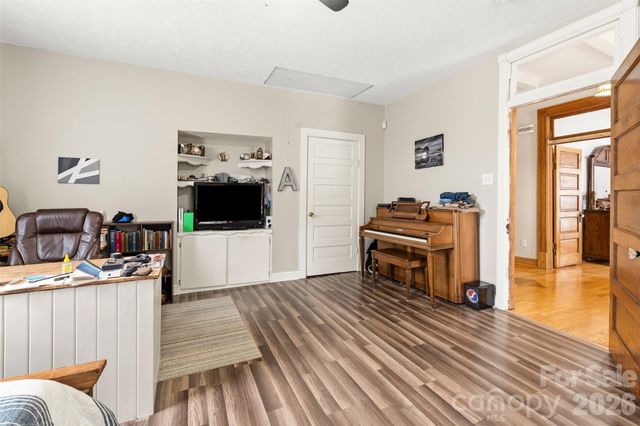 207 Oak Avenue, Hamlet, NC 28345