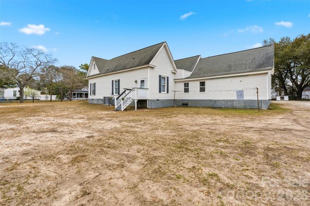 207 Oak Avenue, Hamlet, NC 28345