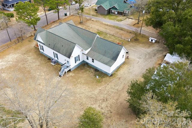 207 Oak Avenue, Hamlet, NC 28345