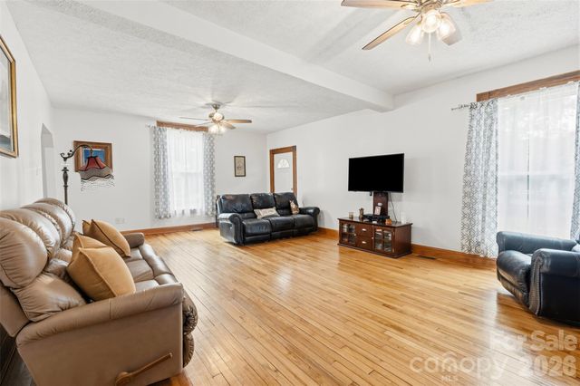 207 Oak Avenue, Hamlet, NC 28345