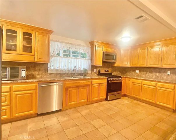 13198 Brand Boulevard, San Fernando, CA 91340