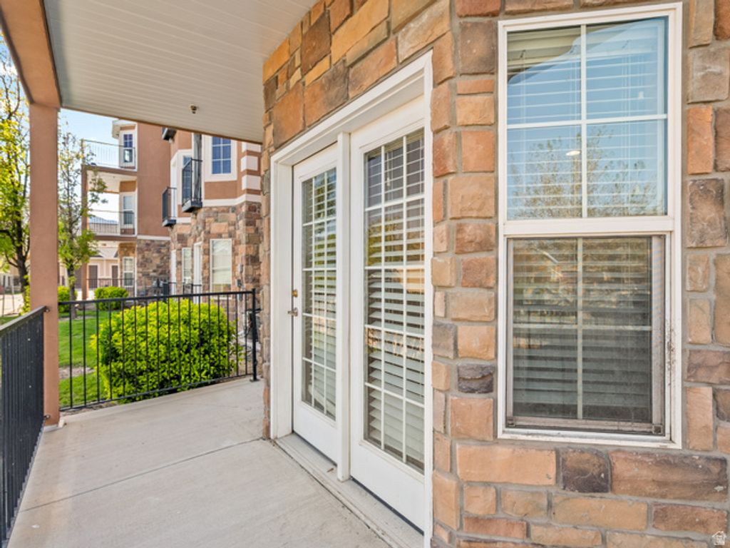 Image 24 of property listing at 114 E BELLA MONTE DR. #UNIT 1, Draper, UT 84020