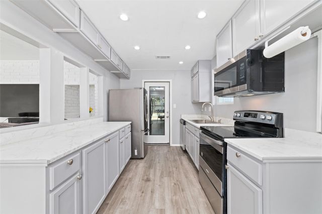 6111 Westbranch Drive, Houston, TX 77072