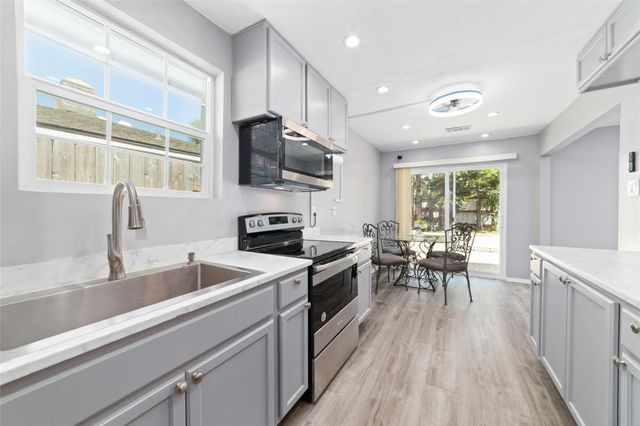 6111 Westbranch Drive, Houston, TX 77072