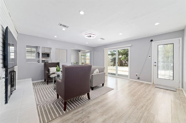 6111 Westbranch Drive, Houston, TX 77072