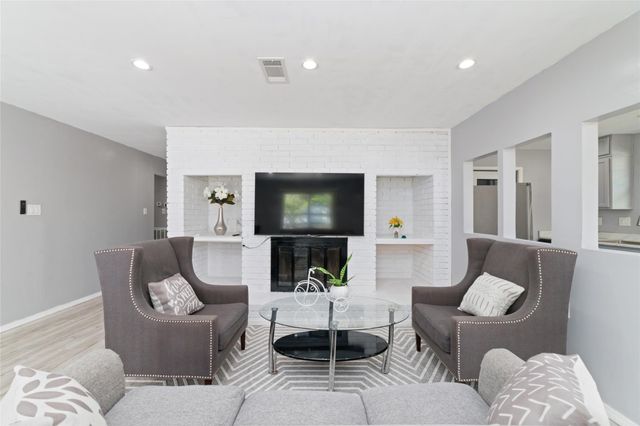 6111 Westbranch Drive, Houston, TX 77072