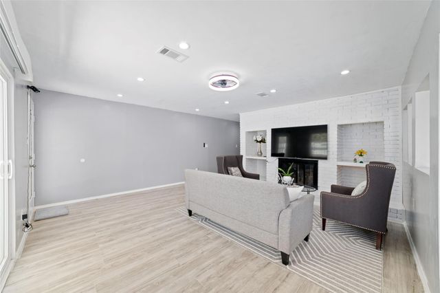 6111 Westbranch Drive, Houston, TX 77072