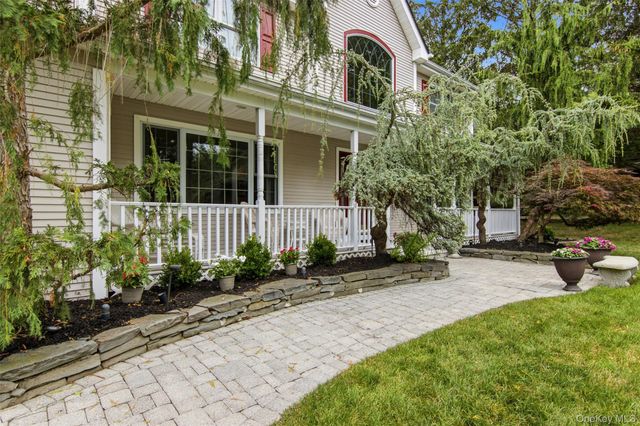 151 Gnarled Hollow Road, East Setauket, NY 11733