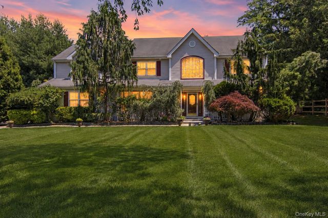 151 Gnarled Hollow Road, East Setauket, NY 11733