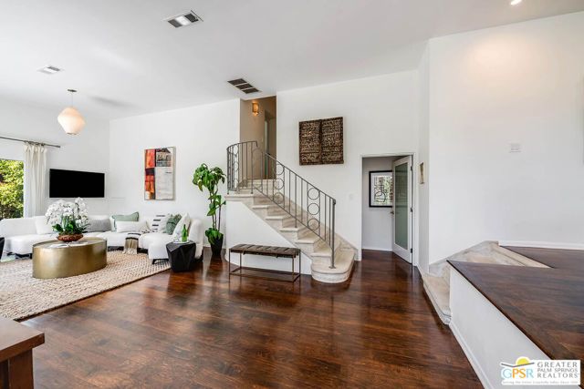 6309 Ivarene Avenue, Los Angeles, CA 90068