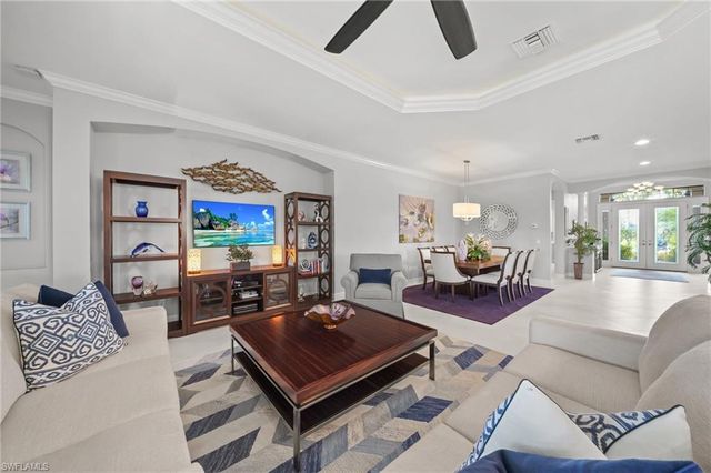 9282 Rialto LN, Naples, FL 34119