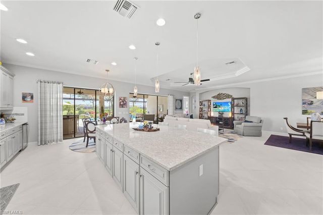 9282 Rialto LN, Naples, FL 34119