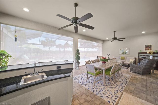 9282 Rialto LN, Naples, FL 34119