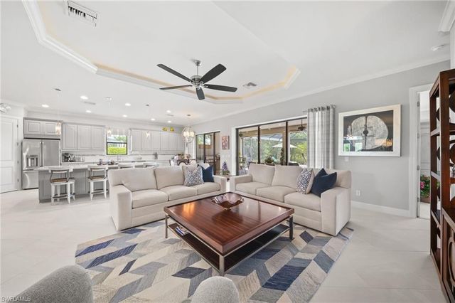 9282 Rialto LN, Naples, FL 34119