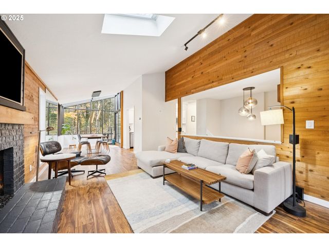 3 MOUNTAIN Cir, Lake Oswego, OR 97035