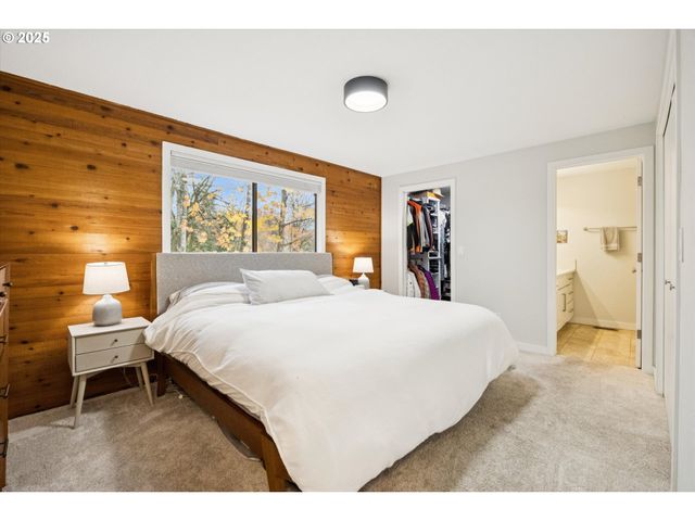 3 MOUNTAIN Cir, Lake Oswego, OR 97035