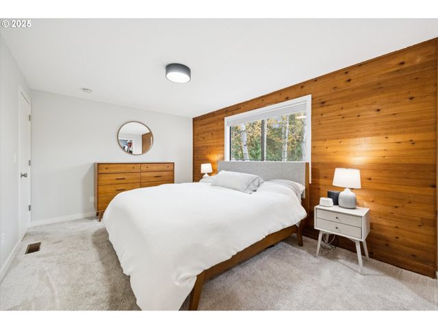 3 MOUNTAIN Cir, Lake Oswego, OR 97035