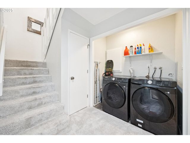 3 MOUNTAIN Cir, Lake Oswego, OR 97035