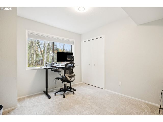 3 MOUNTAIN Cir, Lake Oswego, OR 97035