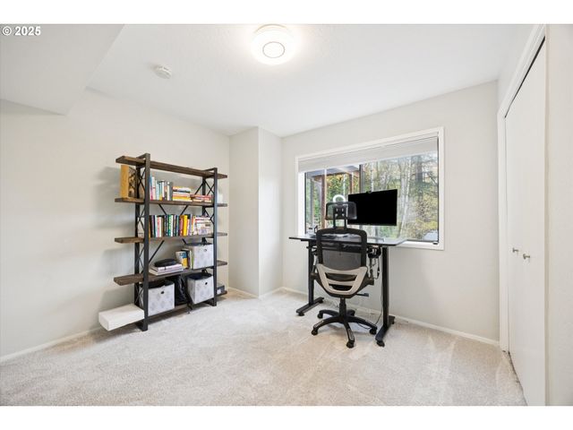 3 MOUNTAIN Cir, Lake Oswego, OR 97035