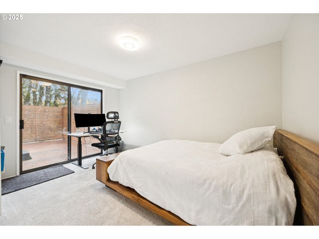 3 MOUNTAIN Cir, Lake Oswego, OR 97035