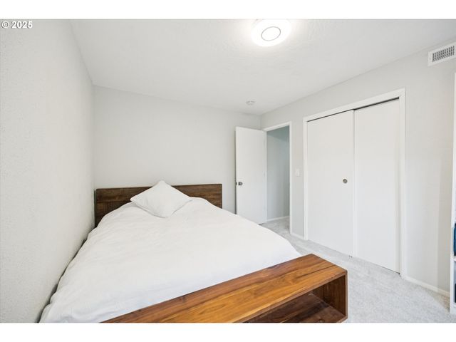 3 MOUNTAIN Cir, Lake Oswego, OR 97035