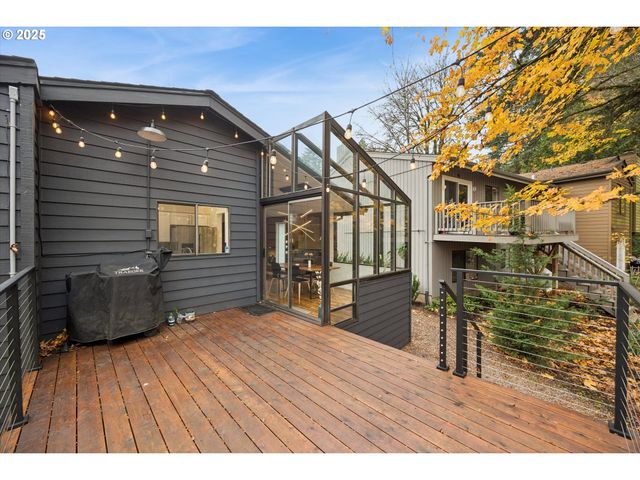 3 MOUNTAIN Cir, Lake Oswego, OR 97035