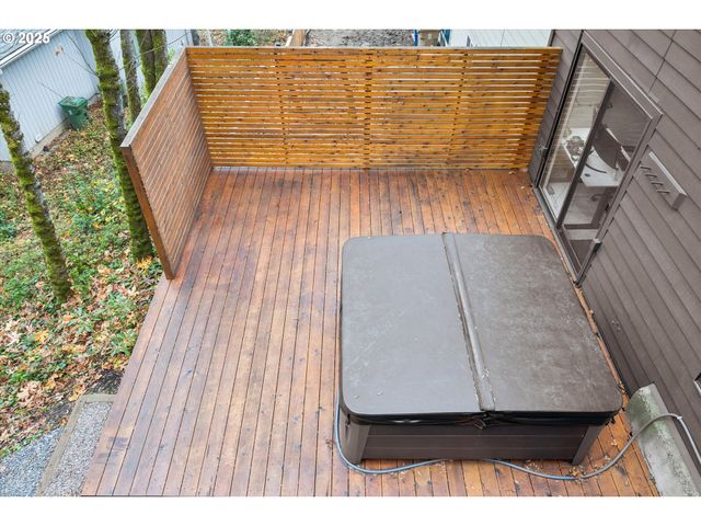 3 MOUNTAIN Cir, Lake Oswego, OR 97035