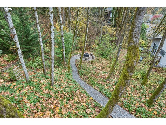 3 MOUNTAIN Cir, Lake Oswego, OR 97035