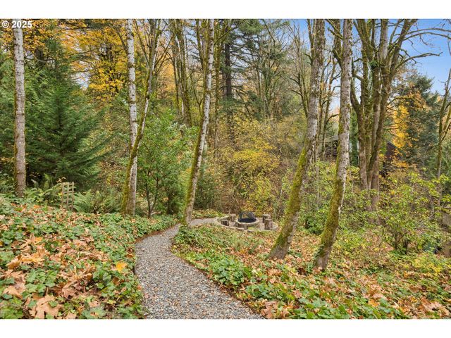 3 MOUNTAIN Cir, Lake Oswego, OR 97035