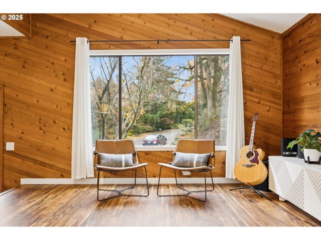 3 MOUNTAIN Cir, Lake Oswego, OR 97035