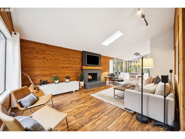 3 MOUNTAIN Cir, Lake Oswego, OR 97035