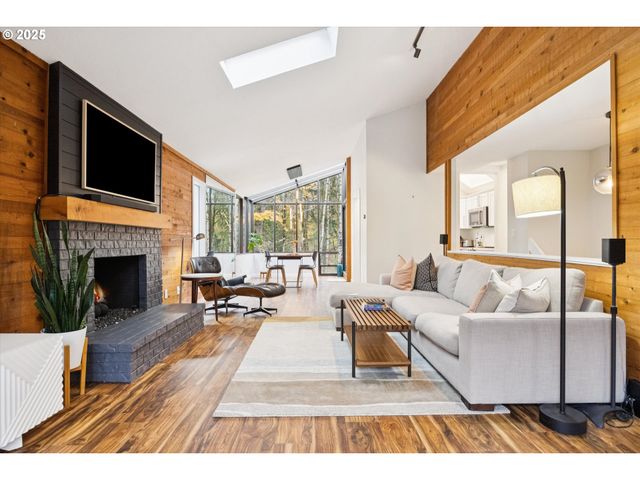 3 MOUNTAIN Cir, Lake Oswego, OR 97035