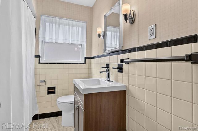 1357 W Saratoga Street, Ferndale, MI 48220